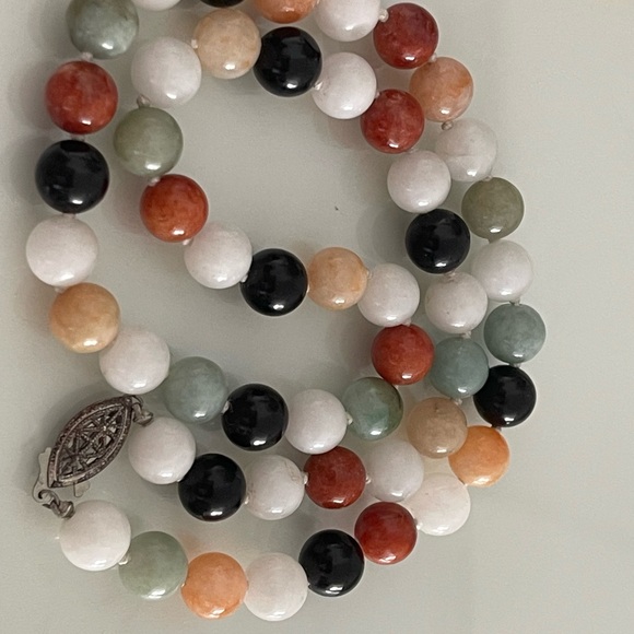 Elegant Multicolor Beaded Necklace - Picture 1 of 4
